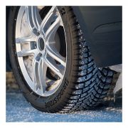 Bridgestone Blizzak LM005 215/65 R16 102H